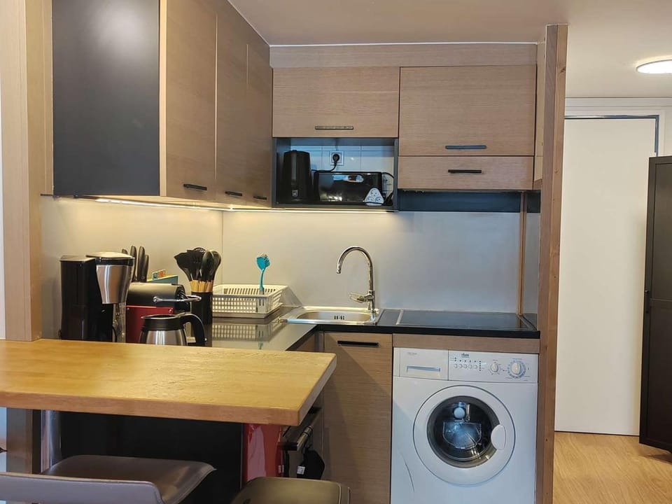 Duplex cosy 6 pers, 39m², 3 chambres, balcon, accès direct aux pistes, centre Val Thorens - FR-1-545-46 Apartment in Les Allues
