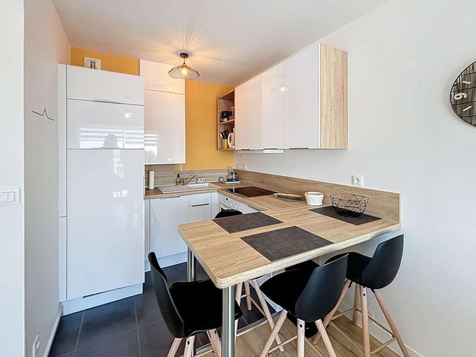 Appartement cosy avec balcon, port de Granville, 2 pers. - FR-1-361-550 Apartment in Granville
