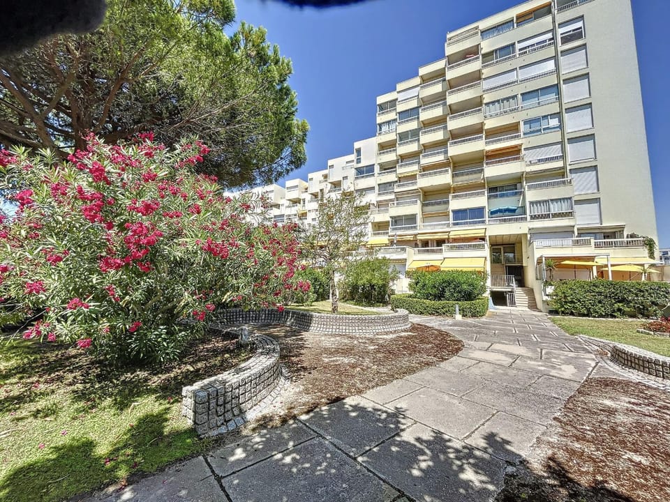 T2 à Carnon - 4 couchages - Proche plage et commerces - TV, Lave-linge, Lave-vaisselle, Parking - FR-1-715-99 Apartment in Mauguio