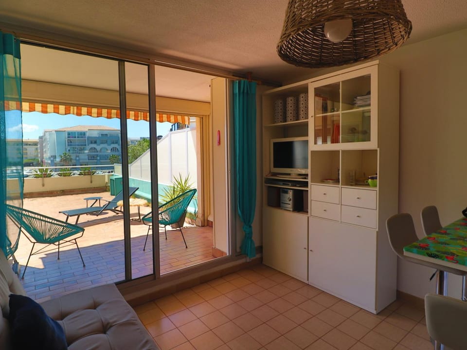 Terrasse de 30m², 2 pièces à Sète - FR-1-472-203 Apartment in Occitanie