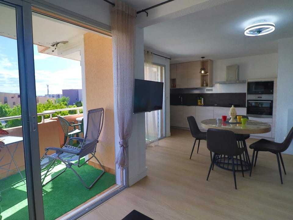 Confortable T3 avec terrasse et accès plage à Sète - FR-1-472-201 Apartment in Occitanie