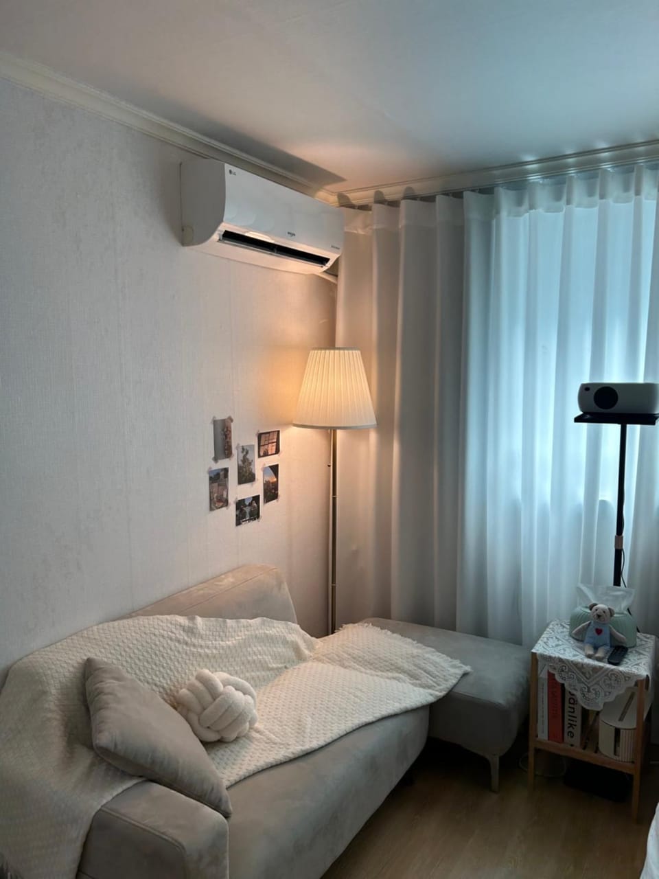Seating area, Bedroom