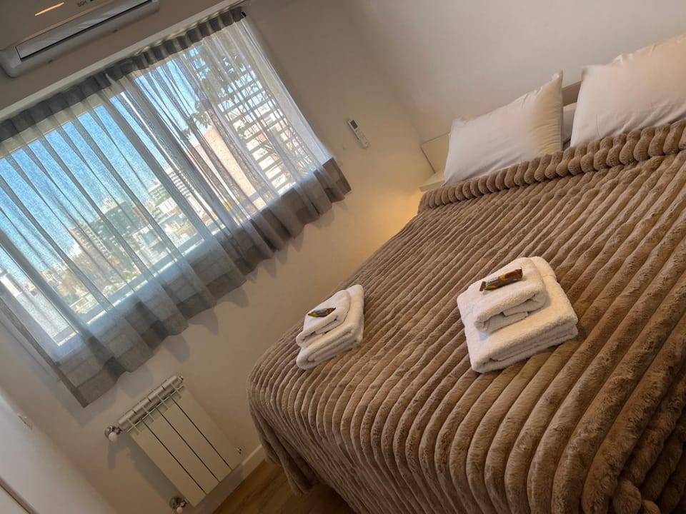 Bed, Photo of the whole room, Bedroom, City view, towels