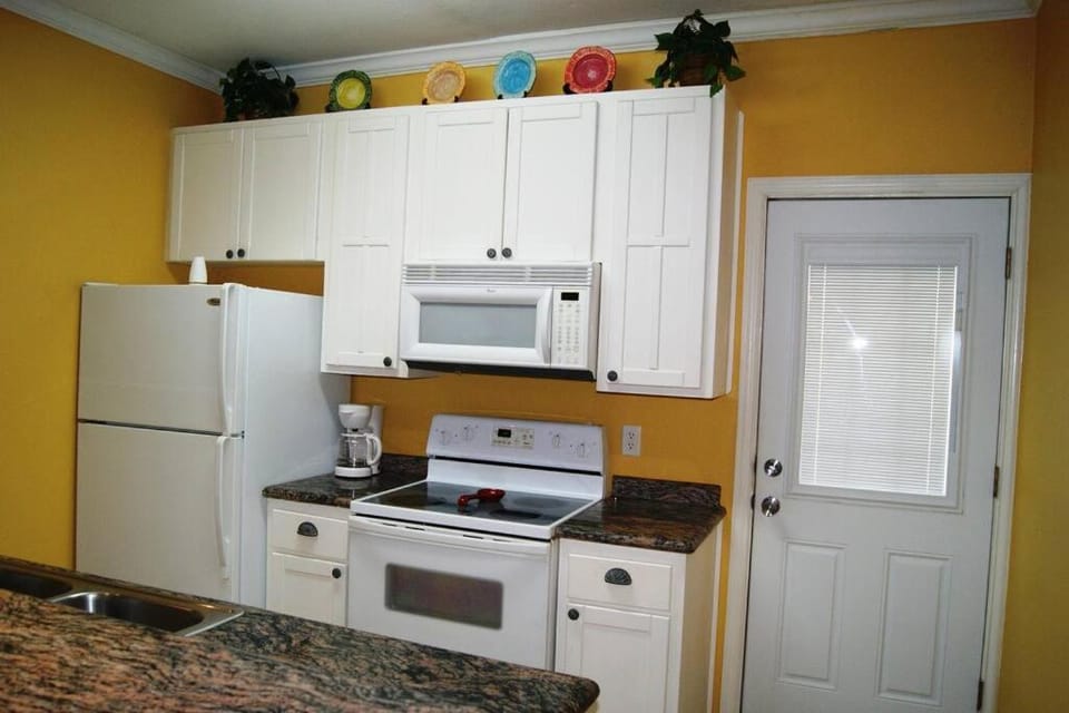 Los Cabos II #2 Mid-island 2-3 minute to walk beach access Apartment in South Padre Island