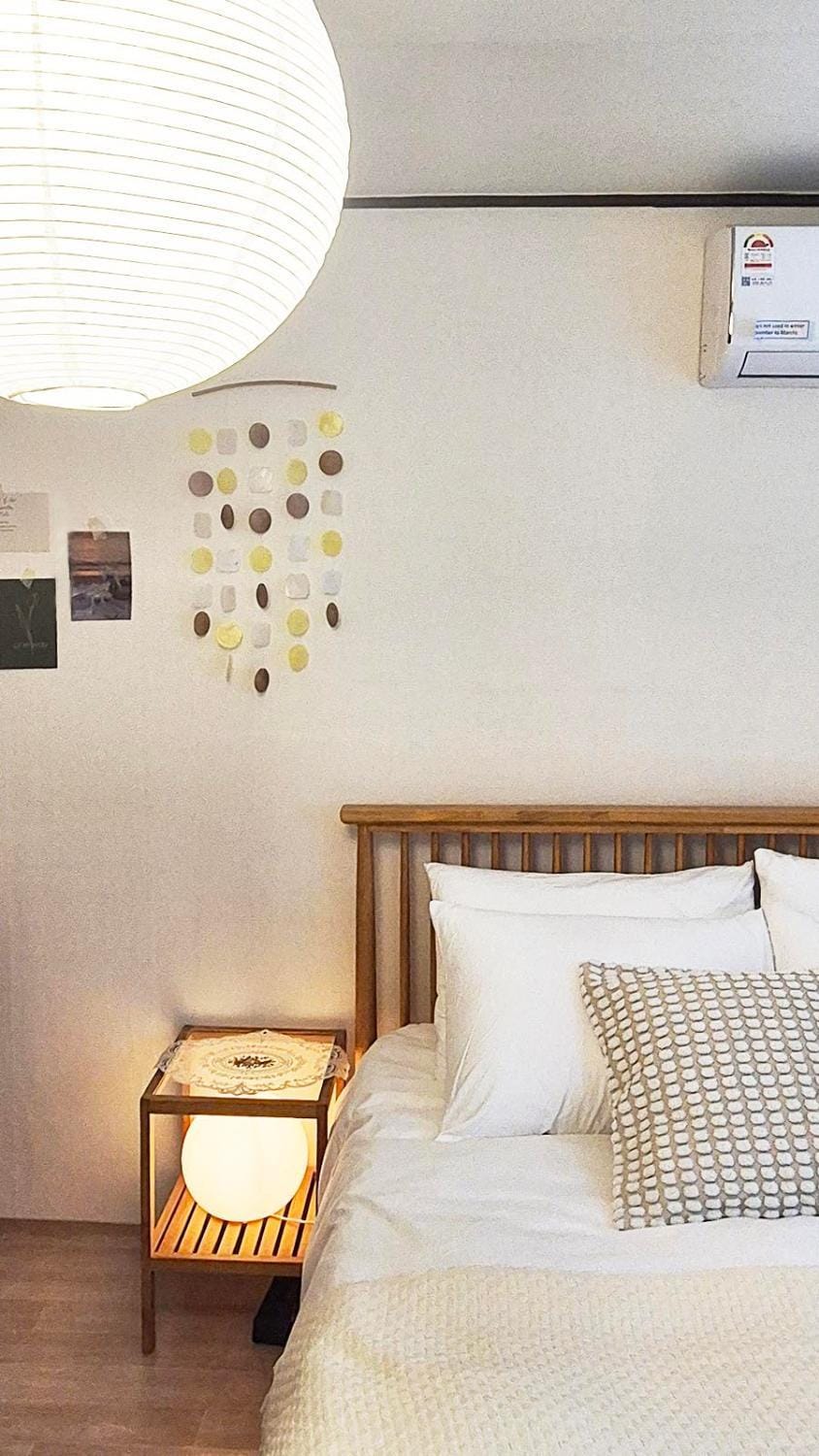 Bedroom, air conditioner