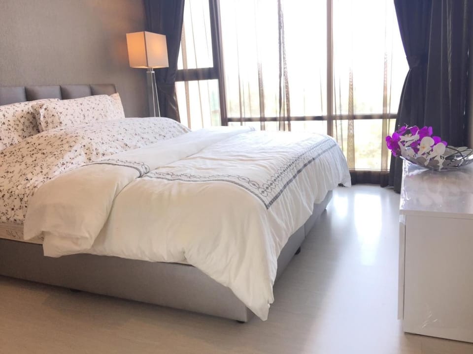 Urban Luxury One Bedroom Apartment in Bangkok