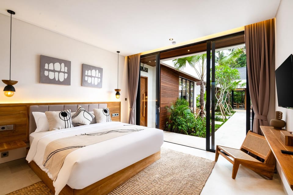 Bed, TV and multimedia, View (from property/room), Bedroom, Garden view