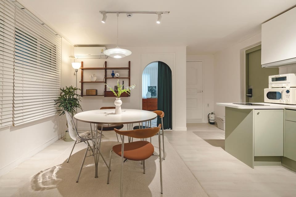 Living room, Dining area