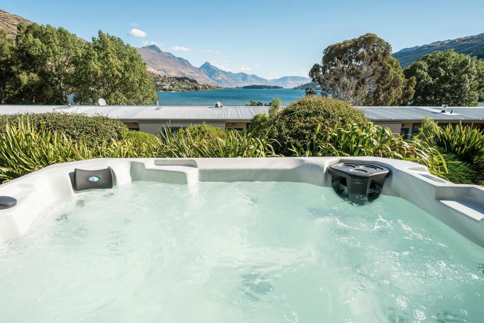 Patio, Nearby landmark, Day, Natural landscape, Hot Tub, Lake view, Mountain view
