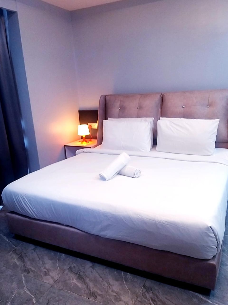 Bedroom, towels