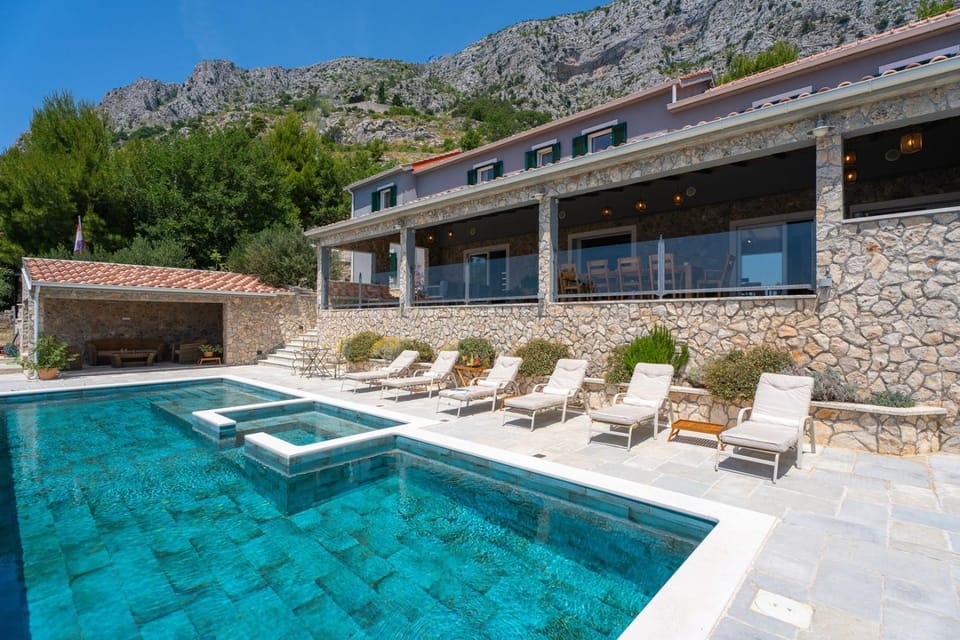 Seating area, Swimming pool