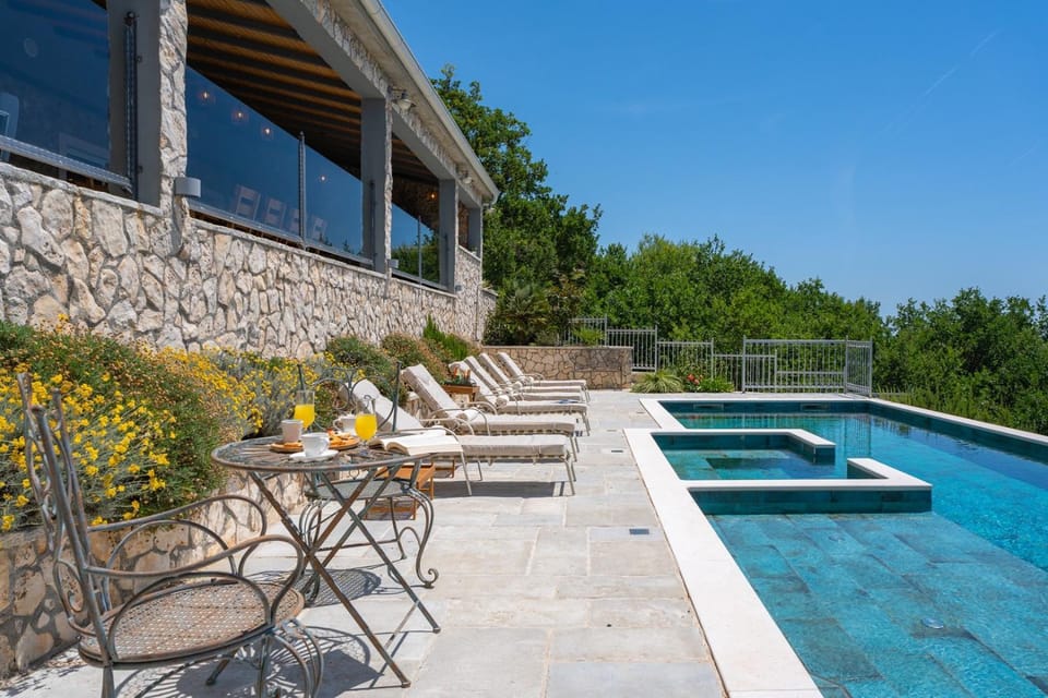 Patio, Day, Garden, Garden view, Pool view, Swimming pool, sunbed