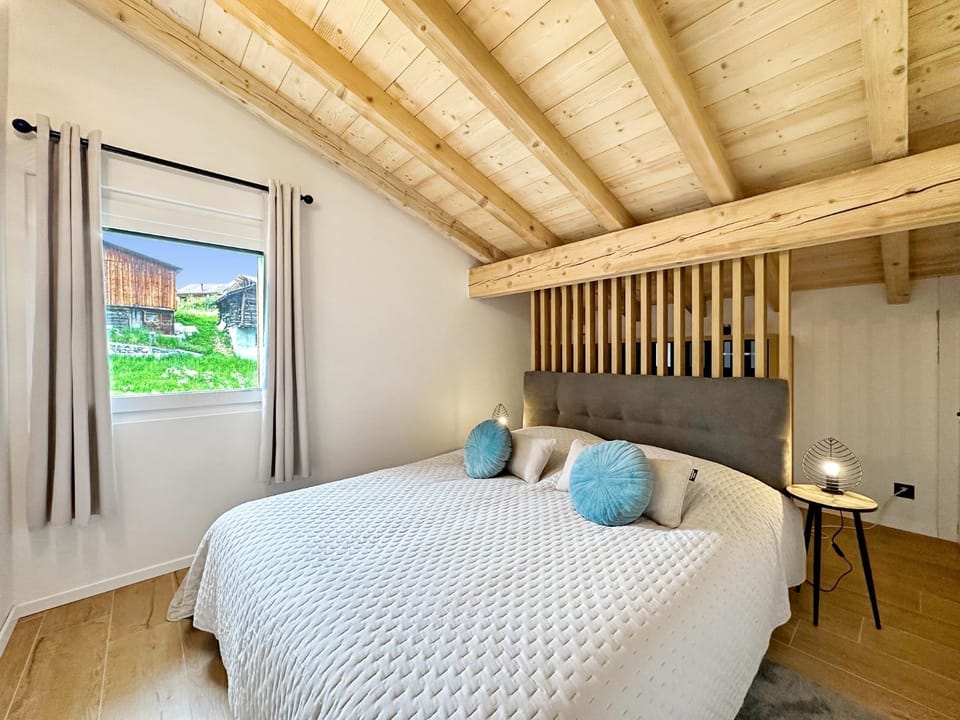 Bed, Bedroom