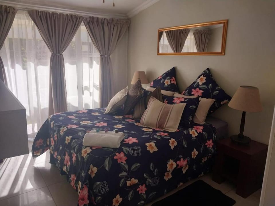 Bed, Photo of the whole room, Bedroom, Garden view, Pool view, towels, wardrobe