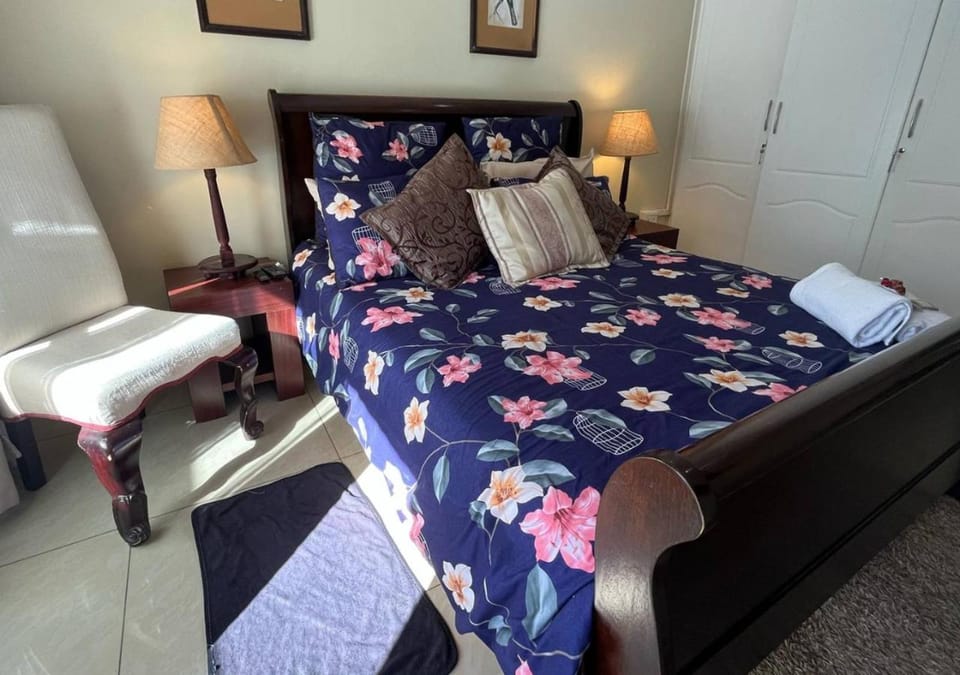 Bed, Photo of the whole room, Bedroom, Garden view, Pool view, towels, wardrobe
