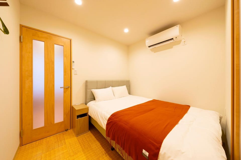 Bed, Photo of the whole room, Bedroom, air conditioner