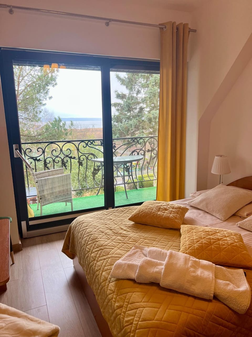 Photo of the whole room