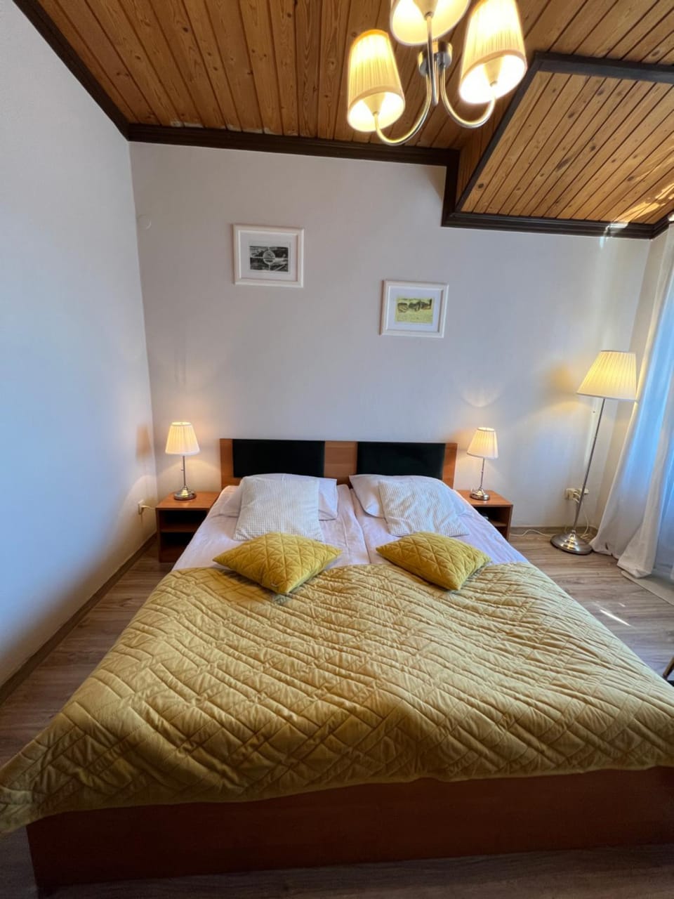 Photo of the whole room