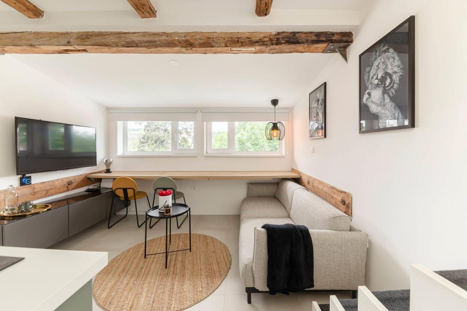 Communal lounge/ TV room, TV and multimedia, Living room, Seating area, Dining area, Evening entertainment