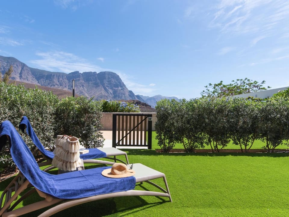 Natural landscape, Garden, View (from property/room), Mountain view, sunbed