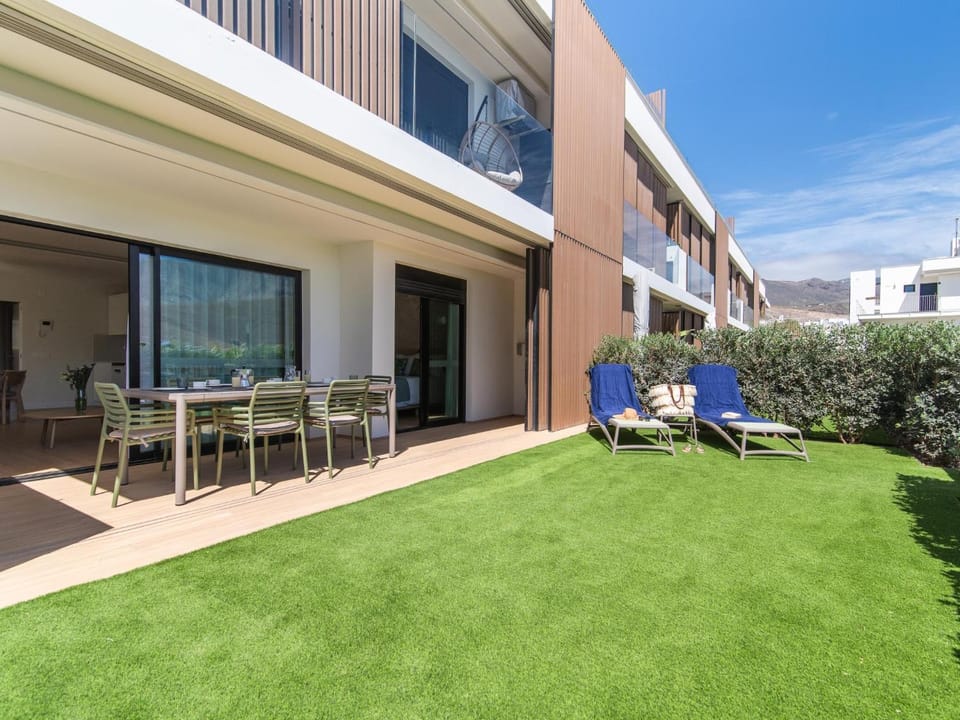 Property building, Garden, Garden view, sunbed