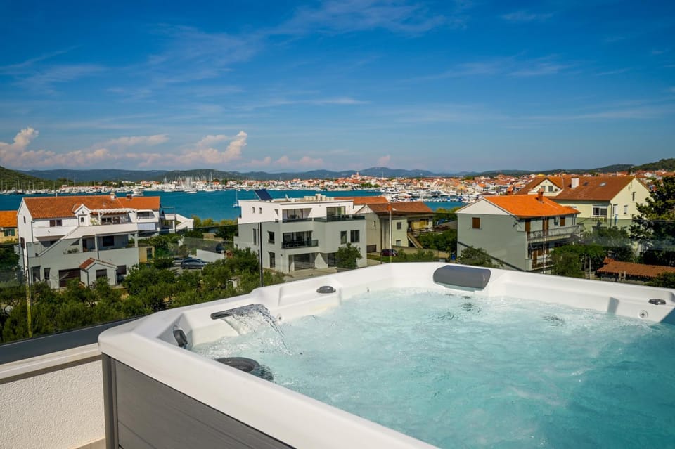 Day, Hot Tub, Hot Tub, City view