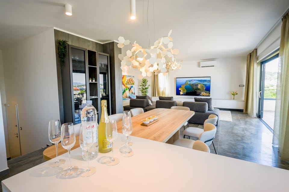 TV and multimedia, Dining area, Drinks