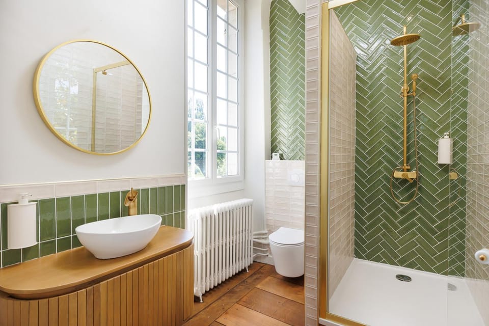Shower, Toilet, Bathroom, Decorative detail, Decorative detail