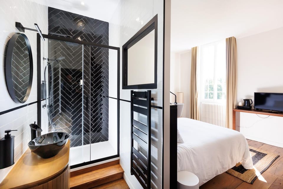 Bed, Bathroom, Bedroom