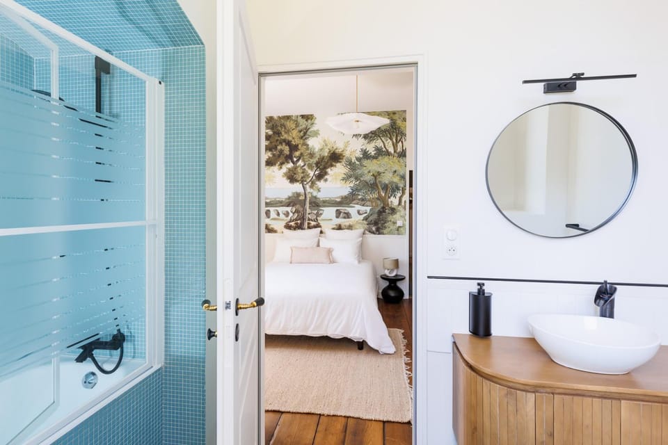 Bathroom, Decorative detail, Decorative detail