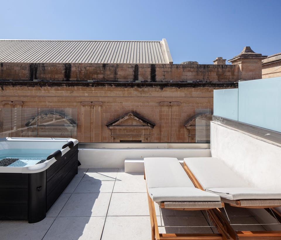 Hot Tub, View (from property/room), Balcony/Terrace, Pool view, sunbed