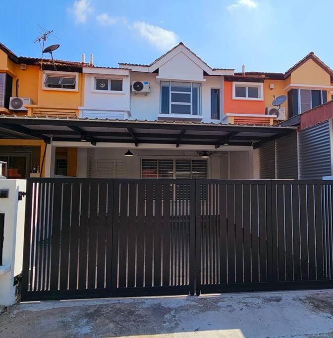 IKEA Modernism House 10Pax`Near Icon City House in Penang