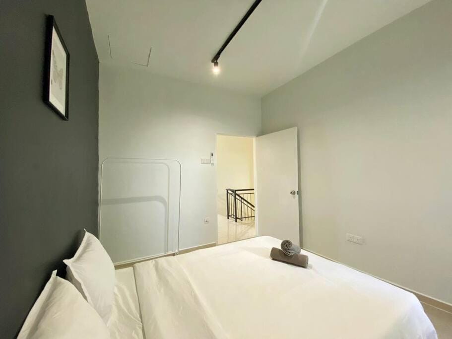 IKEA Modernism House 10Pax`Near Icon City House in Penang
