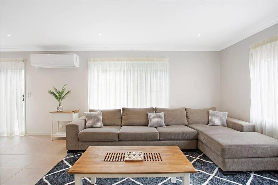 Living room, Seating area, air conditioner
