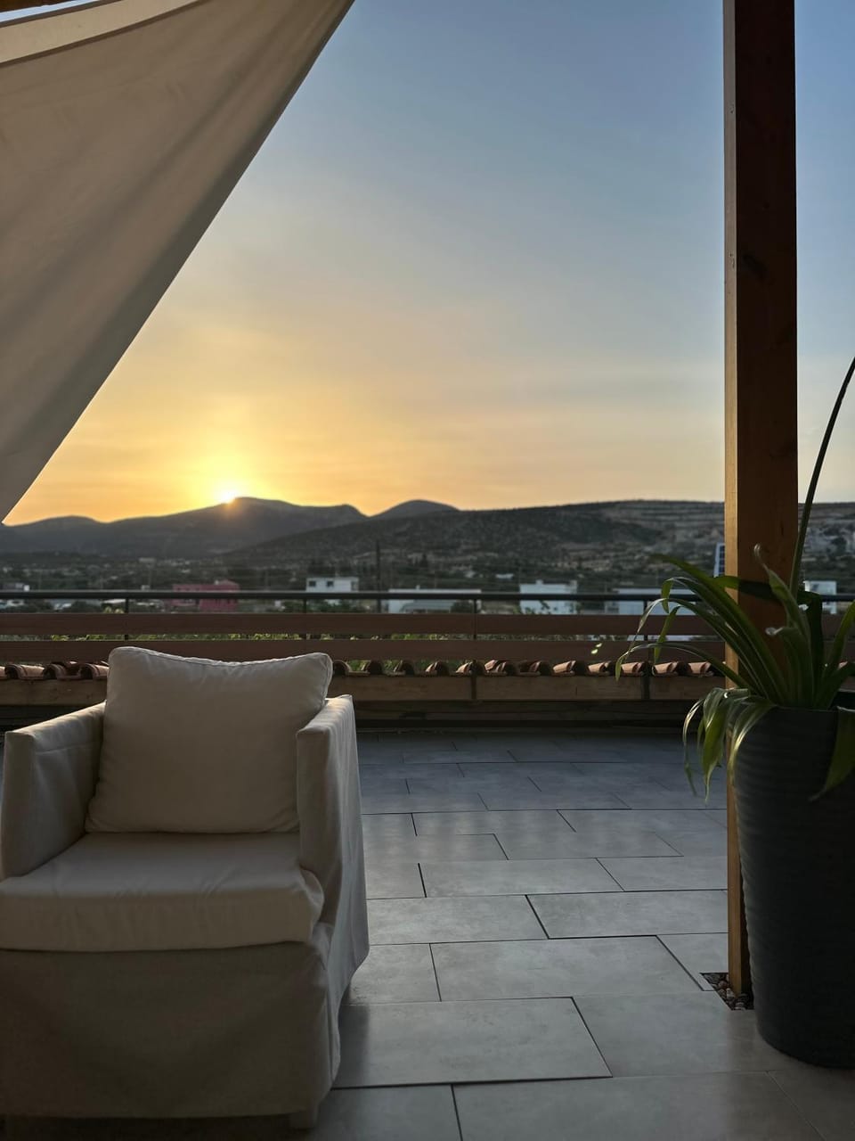 Natural landscape, View (from property/room), Balcony/Terrace, Living room, Mountain view, Sunset