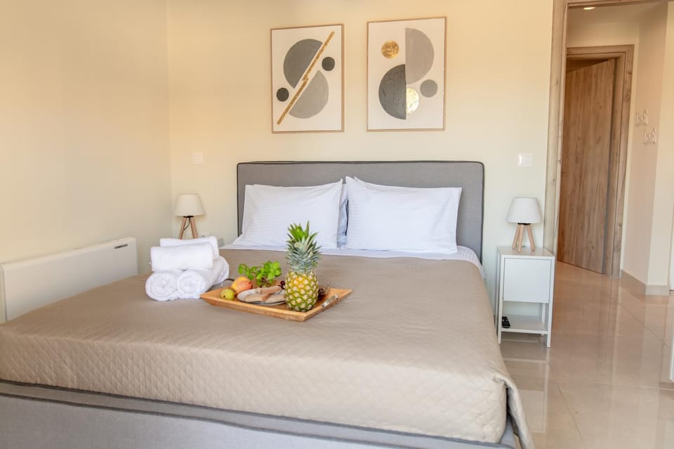Bed, Photo of the whole room, towels