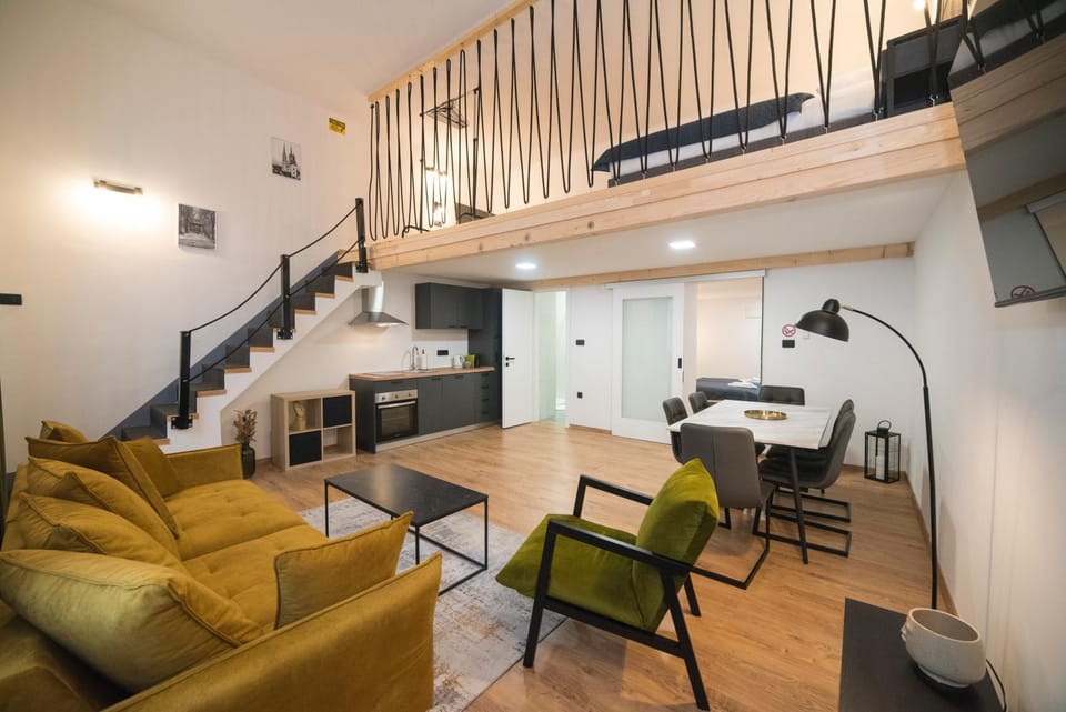 TV and multimedia, Kitchen or kitchenette, Living room, Seating area, Dining area