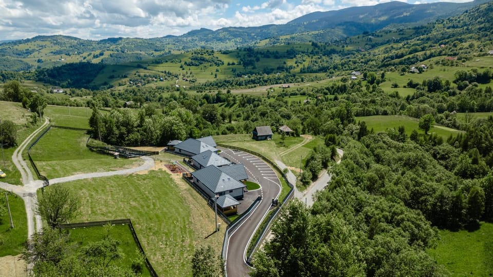 Neighbourhood, Natural landscape, Bird's eye view, View (from property/room)