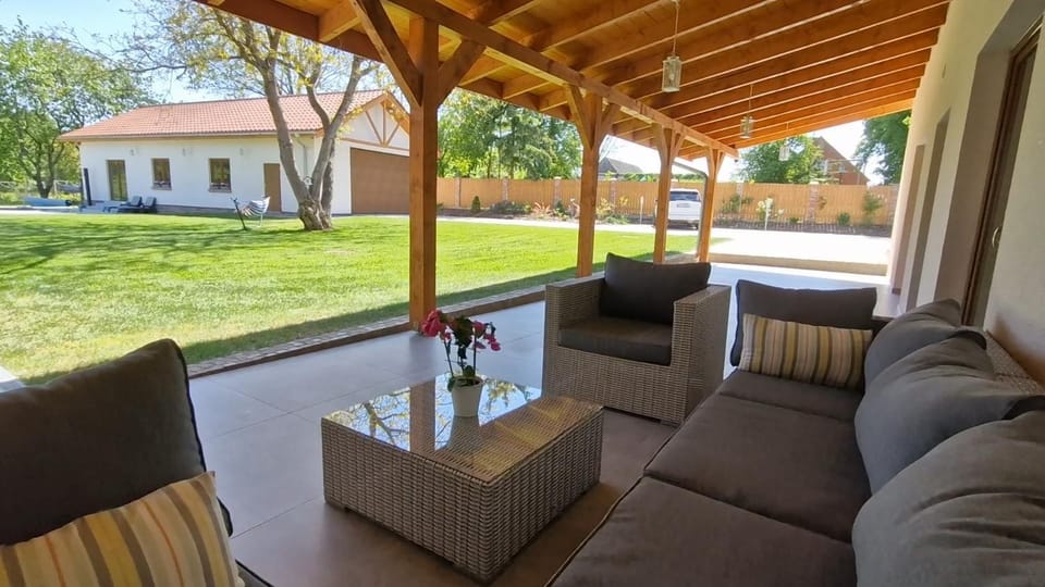 Garden, Balcony/Terrace, Seating area, Garden view