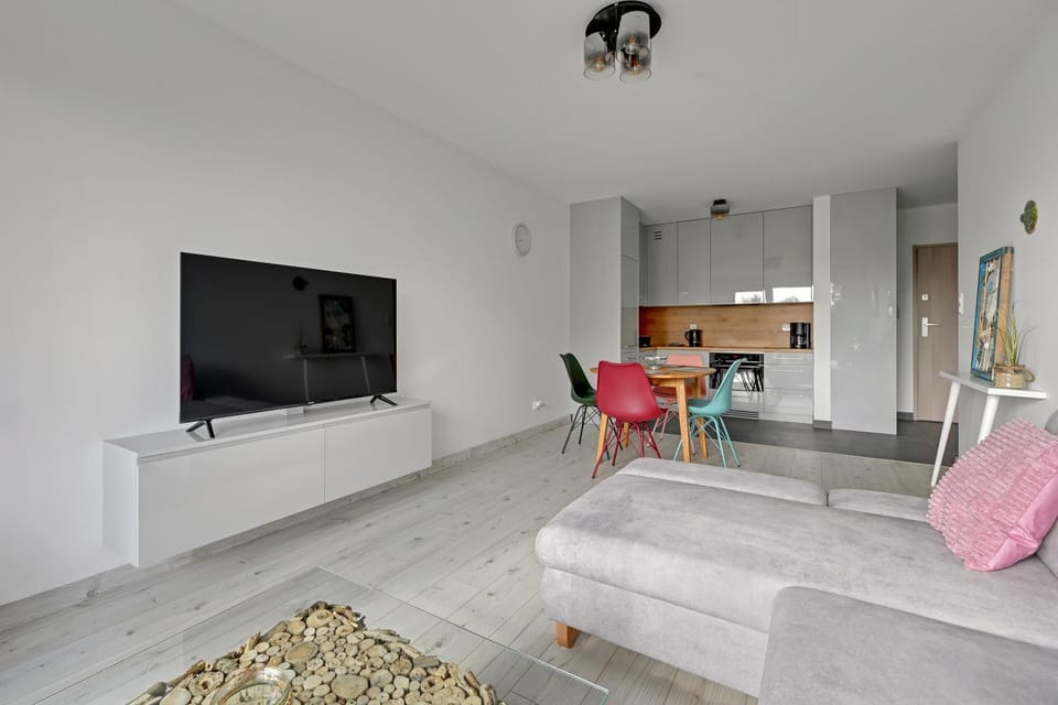 TV and multimedia, Kitchen or kitchenette, Living room, Seating area, Dining area