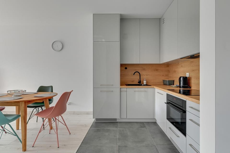 Coffee/tea facilities, Kitchen or kitchenette, Dining area, dishwasher, stove, toaster