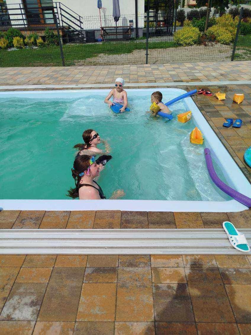 Day, People, Pool view, Swimming pool, Swimming pool, children, group of guests