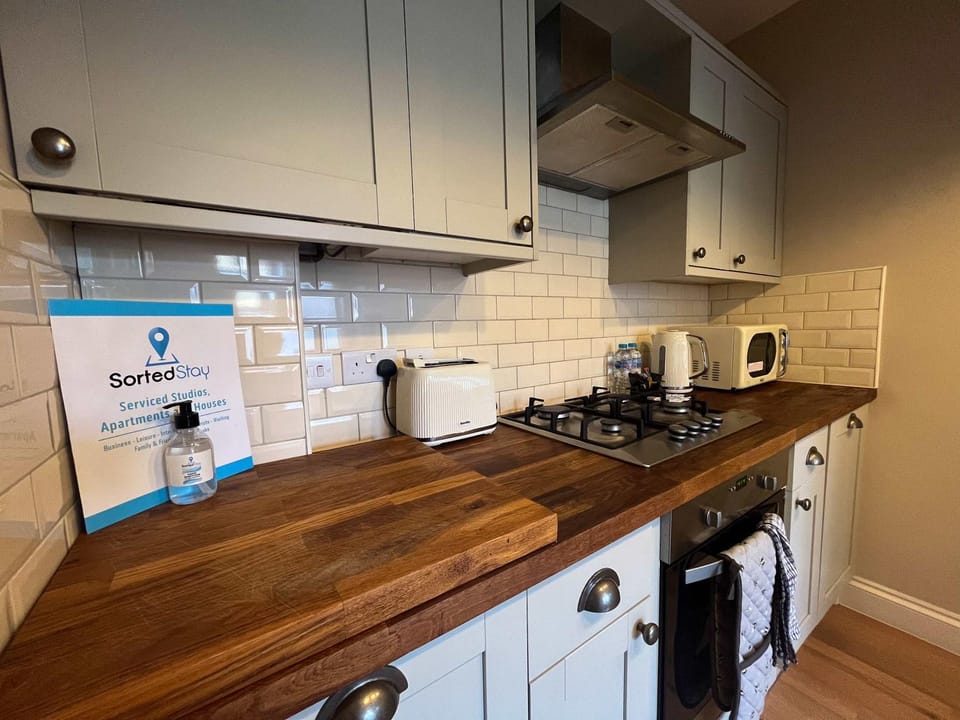 Luxury 1 Bedroom Apartment in Southend w Parking Apartment in Southend-on-Sea