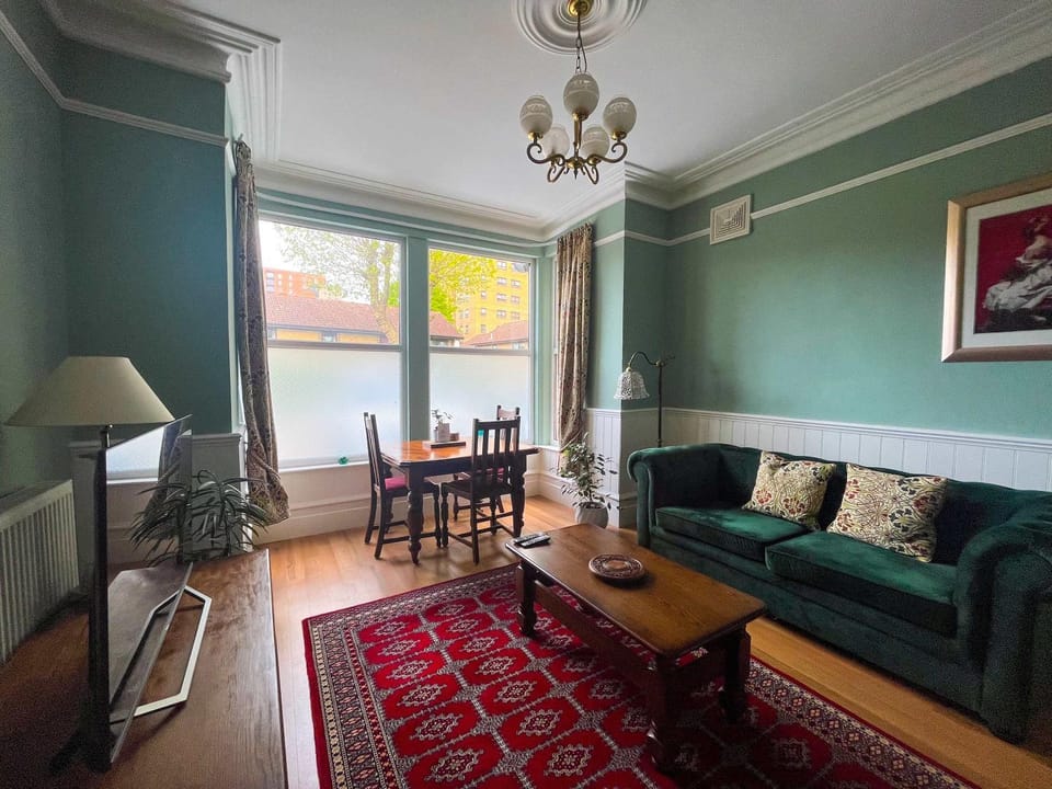 Luxury 1 Bedroom Apartment in Southend w Parking Apartment in Southend-on-Sea