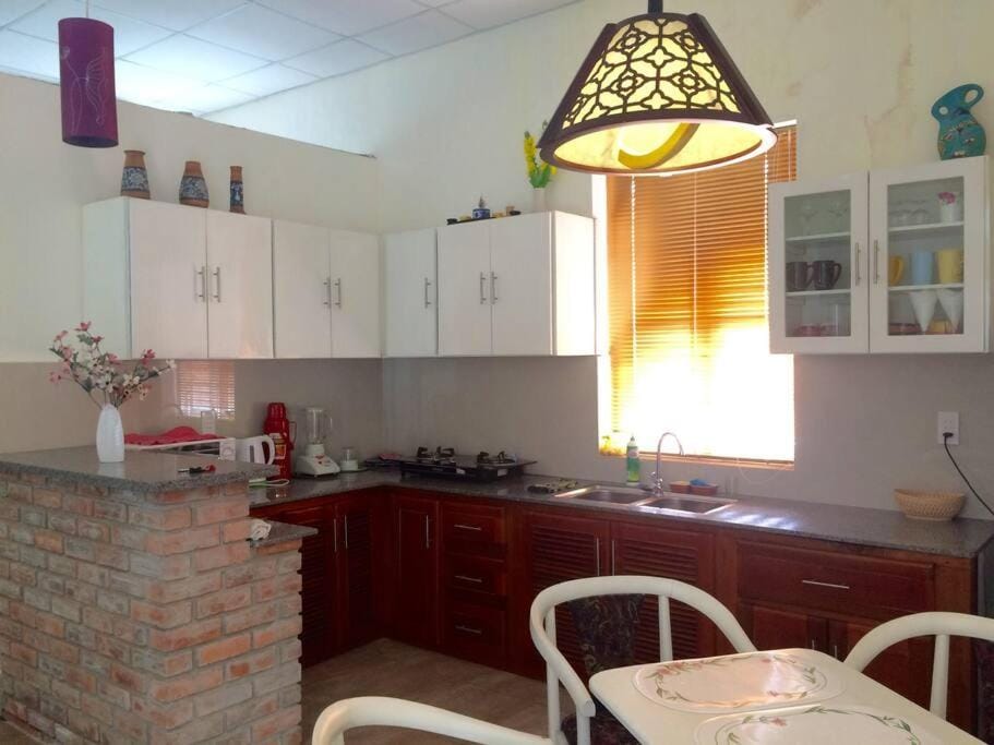 Kitchen or kitchenette, Dining area, stove