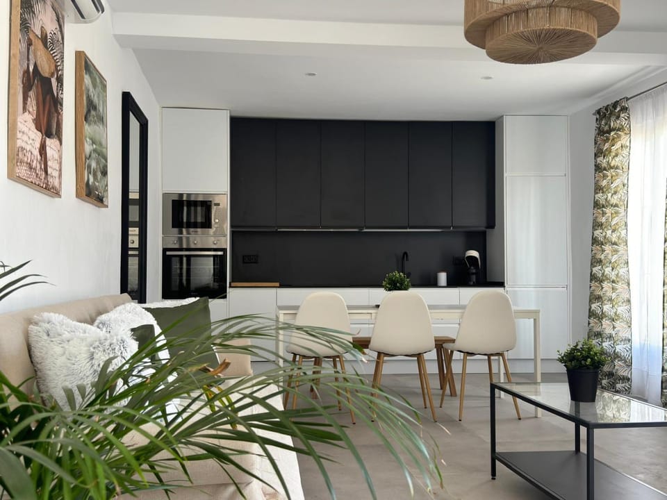 Kitchen or kitchenette, Living room