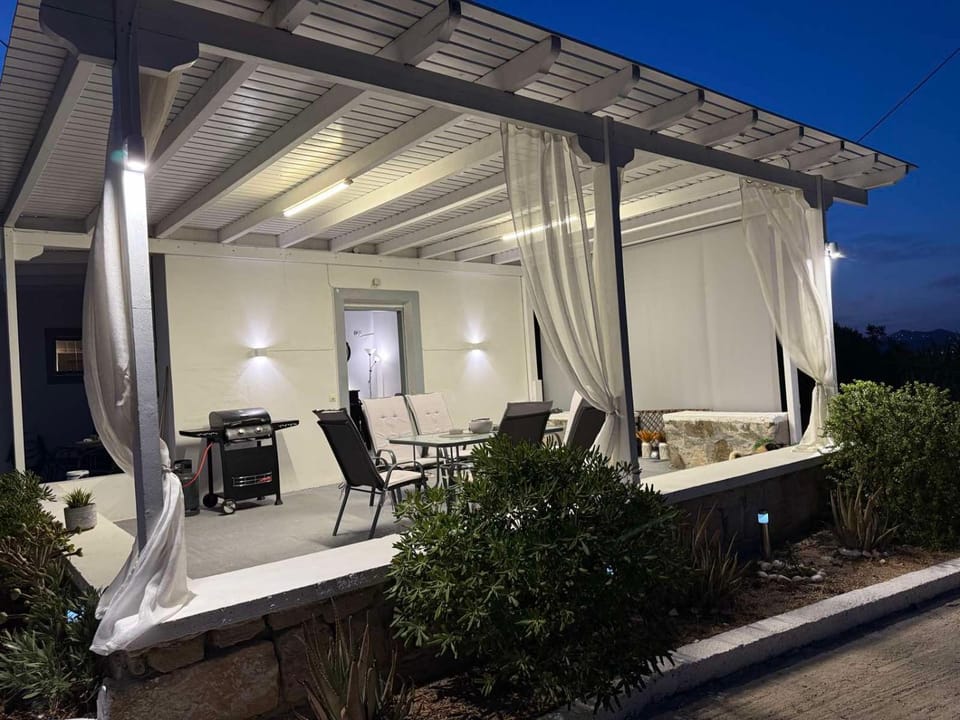Achivadolimni Beach Seaview House in Milos