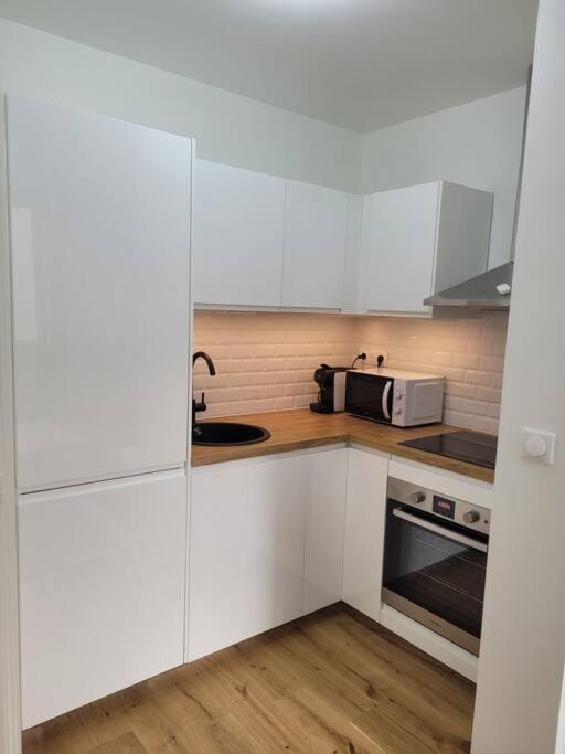 Charmant studio rénové près de La Défense Apartment in Île-de-France
