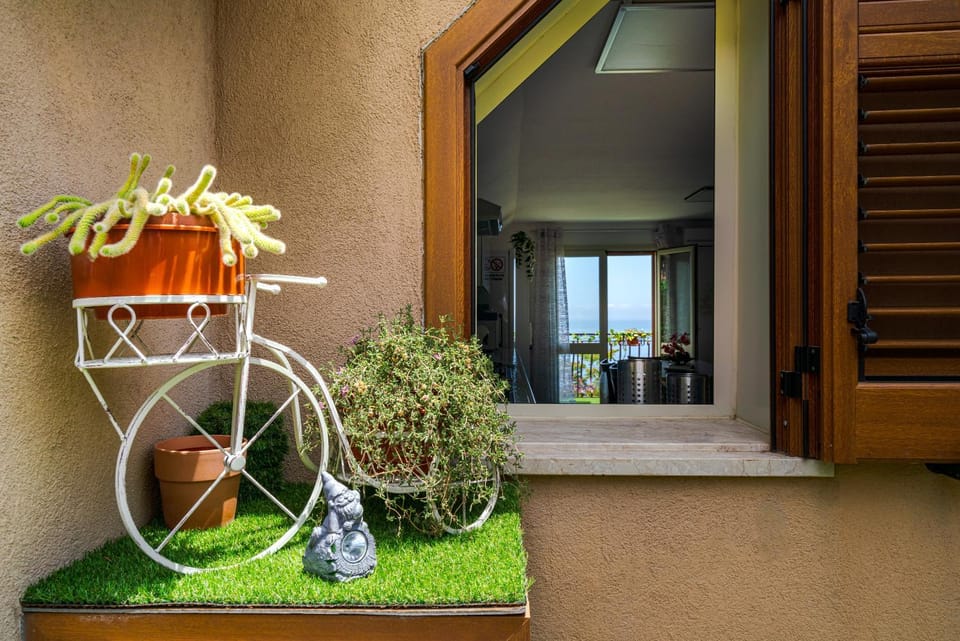 La Goccia sul Mare Apartment in Letojanni