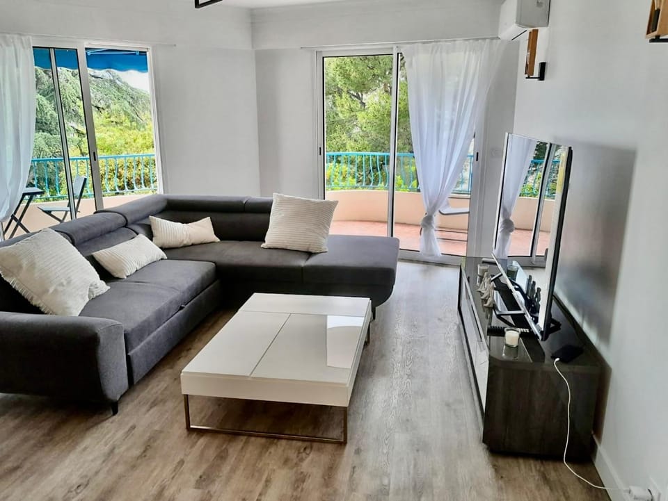 TV and multimedia, View (from property/room), Living room, Seating area